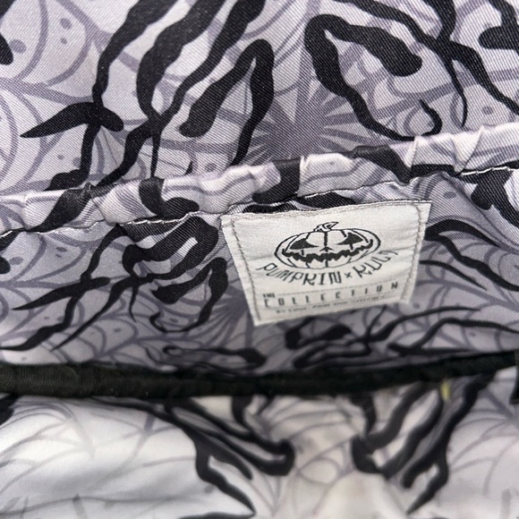 Black Heart-Shaped Pumpkin Kult Spider Web Convertible Packpack Bag - Picture 5 of 6